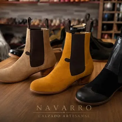 Chelsea, modelo artesanal de botines en gamuza